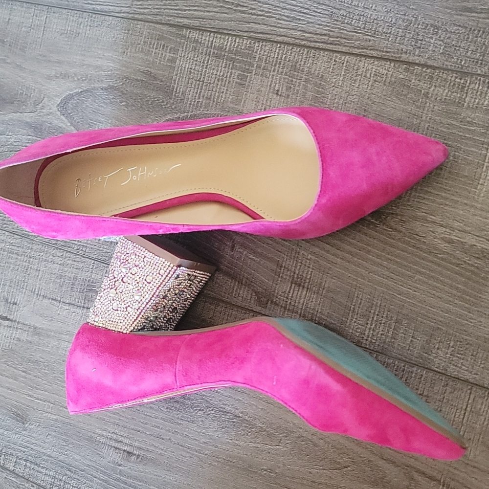 Heel - Picture 3 of 4